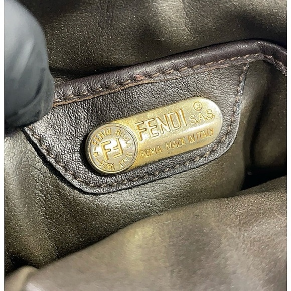 Fendi Vintage Crossbody Leather Bag - Picture 4 of 13